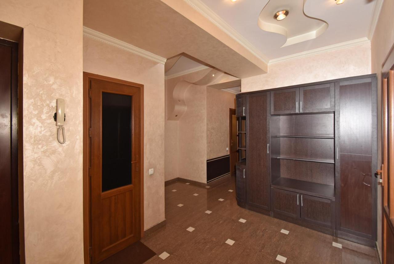Armenak Apartment 5-Комнатная Yerevan Luaran gambar